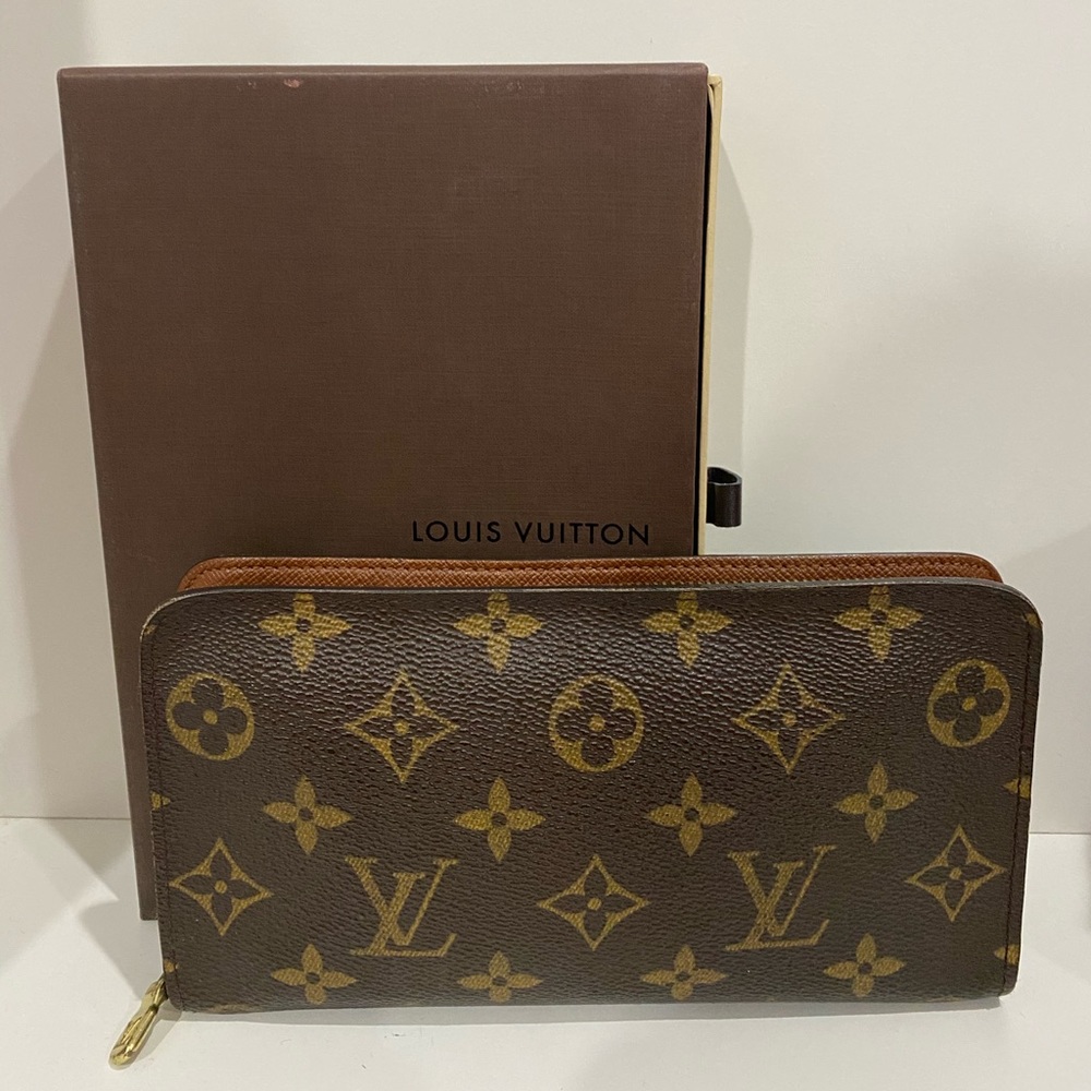 LOUIS VUITTON Zippy Wallet